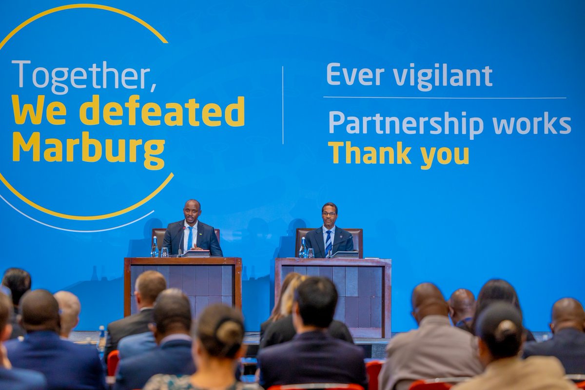 RwandaHealth's tweet image. Uyu munsi, Minisitiri @nsanzimanasabin ari kumwe na @BrianChirombo, uhagarariye @WHORwanda, yatangaje ku mugaragaro ko virusi ya Marburg yarangiye mu Gihugu.  
Ni nyuma yo gusoza iminsi 42 igenwa na @WHO umurwayi wa nyuma akize.  Ministiri yashimiye umurava n&apos;ubwitange byaranze…