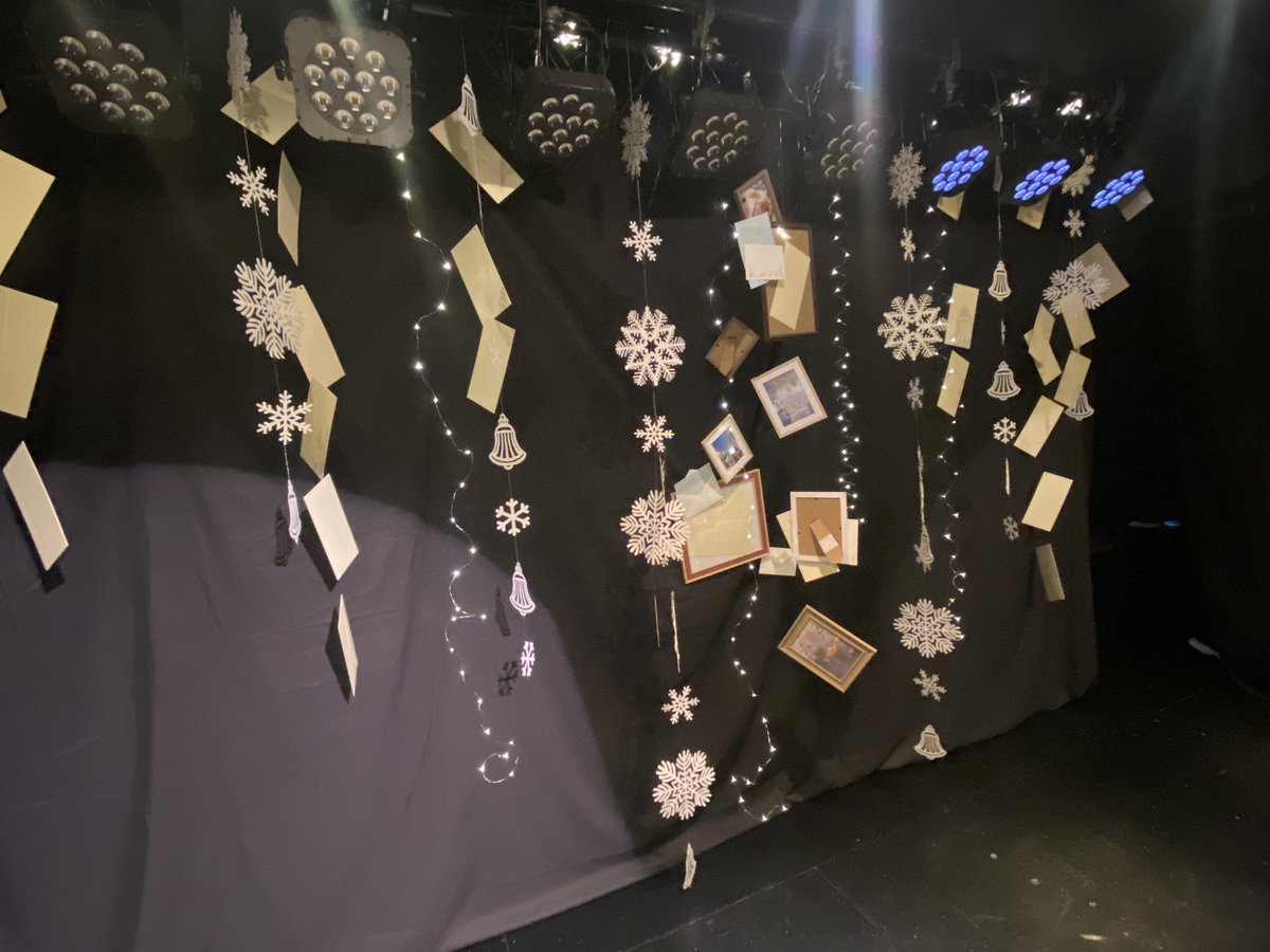 Bee_Arts_'s tweet photo. 木星劇場さん @mokusei_cafe にて！
開演いたしました✨✨⛄️

少し早いクリスマスをお楽しみください！ https://t.co/CX7w4pvYHR