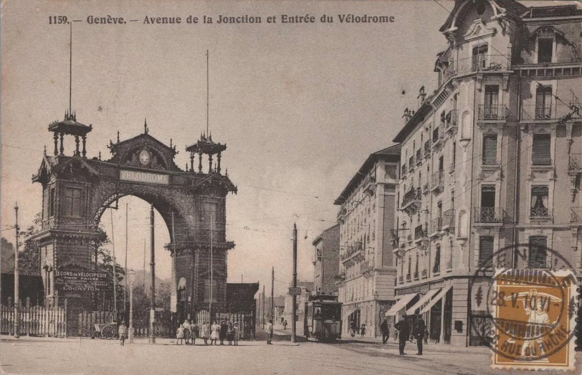 Geneva #velodrome and its magnificent portal (1910)

You could rent a #bike and take #cycling classes ("Leçons de vélocipédie") as well as seeing races