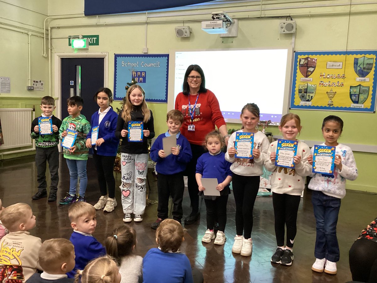 PlasnewyddPS's tweet image. Llongyfarchiadau pawb !   A wonderful morning of celebrating achievements ⁦@PlasnewyddPS⁩   @cscjes #corepurpose #criwcymraeg #serenyrwythnos. ⁦@CSC_Wellbeing⁩ @csc_llc ⁦@csc_stem⁩
