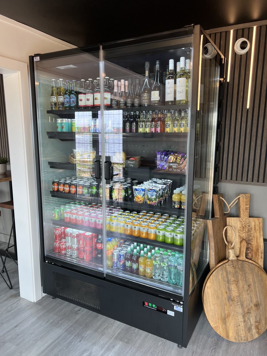 barandcatering's tweet image. The @TEFCOLD multideck with frameless glass doors is an excellent choice for displaying products in a way that maximizes visibility and encourages impulse purchases.
#tefcold #multideck #displayfridge #shopfridge #drinksfridge #foodfridge #cafefridge #glassfridge #refrigeration