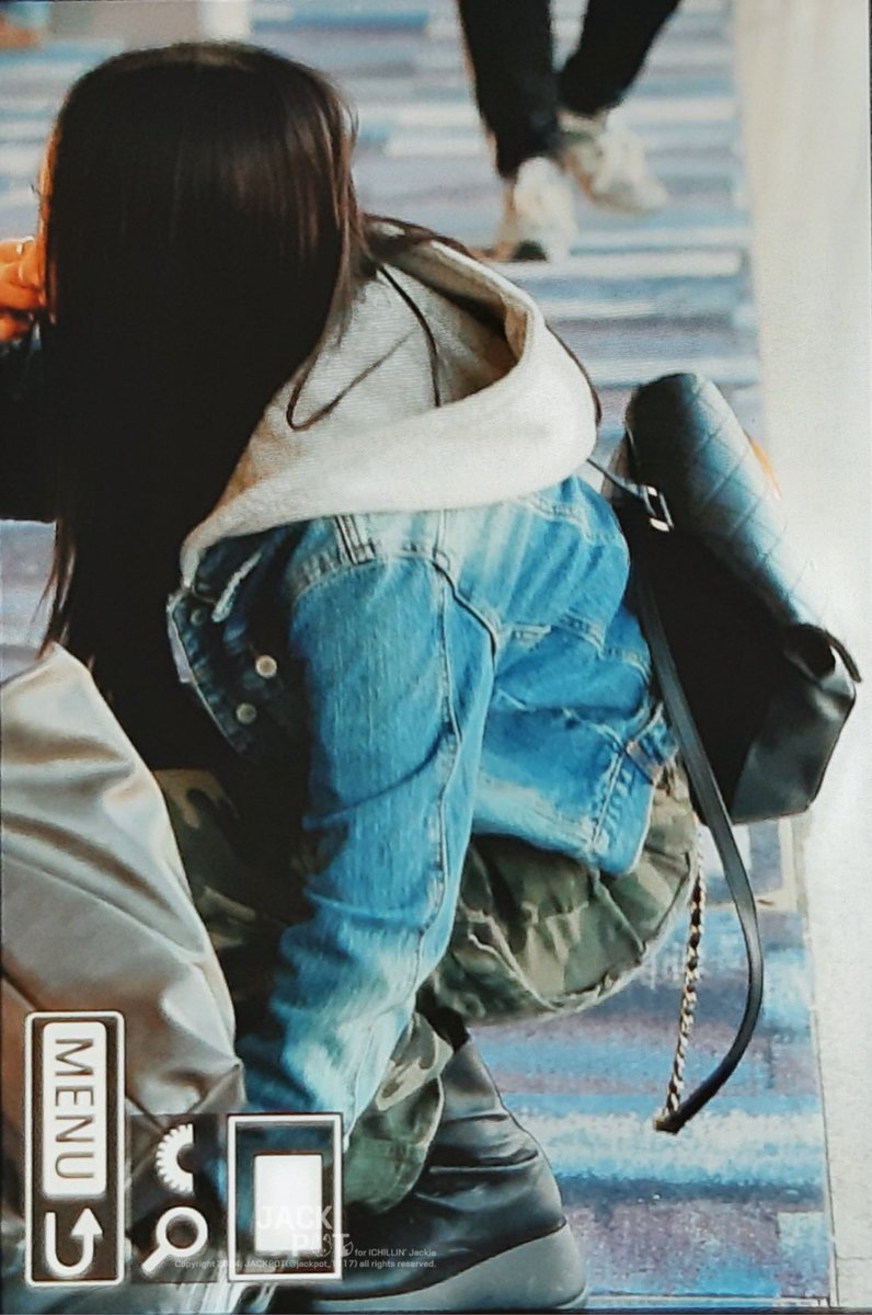 241220 입국 PRE_1

넘어지는 중입니다

#ICHILLIN  #아이칠린 #쟄과콩나물 
#JACKIE #재키 #강채연 #jackjack