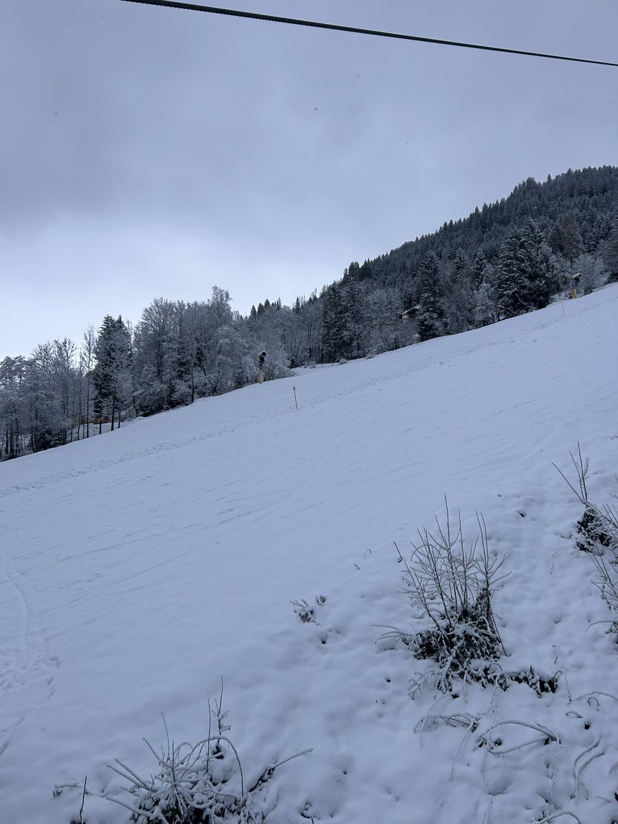 LeysSportsTour's tweet photo. Last day skiing before we travel home tomorrow! 🇦🇹🎿 https://t.co/1VI6YkLrsS