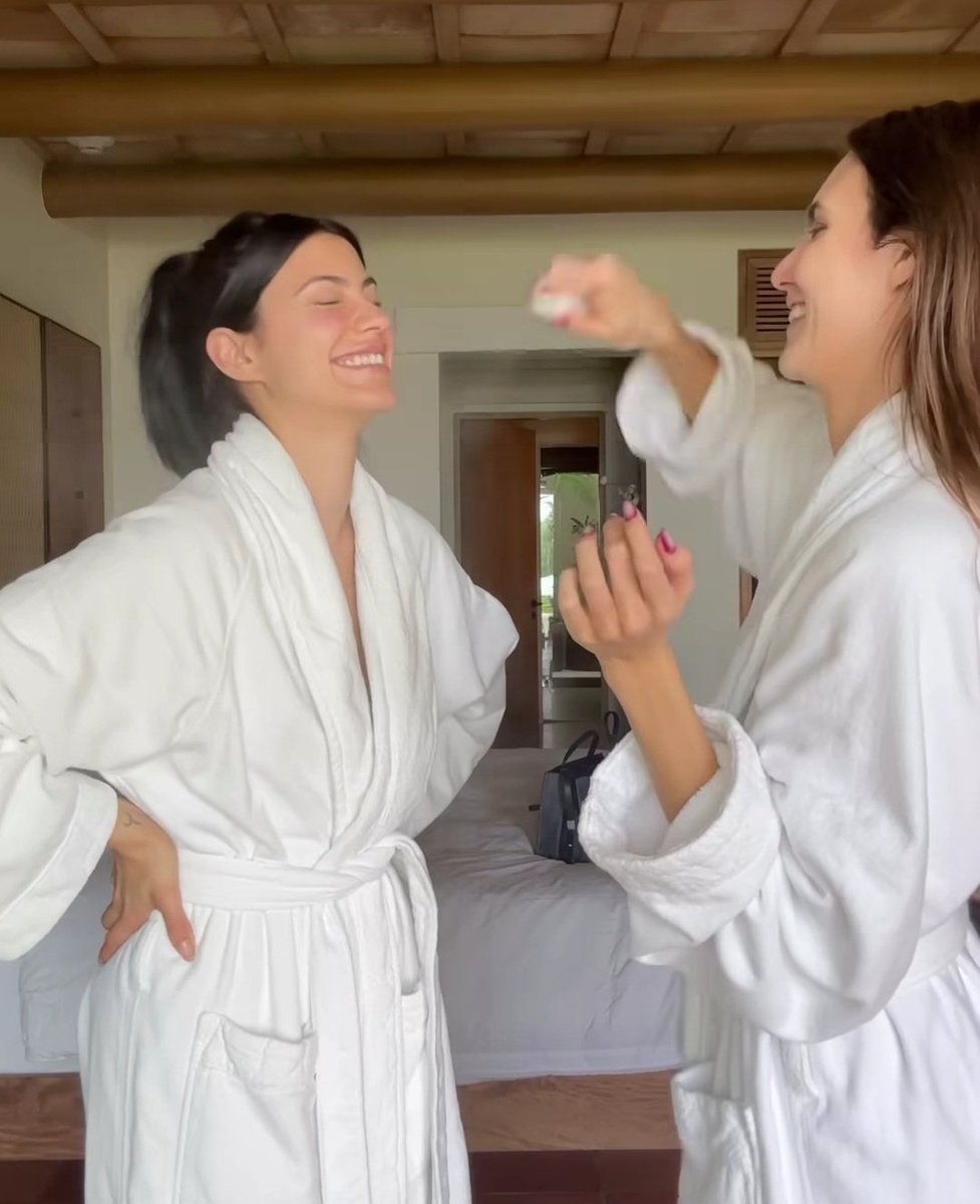 gracias por existir barbarena el mundo es más bonito cada vez que están juntas 🤍😭