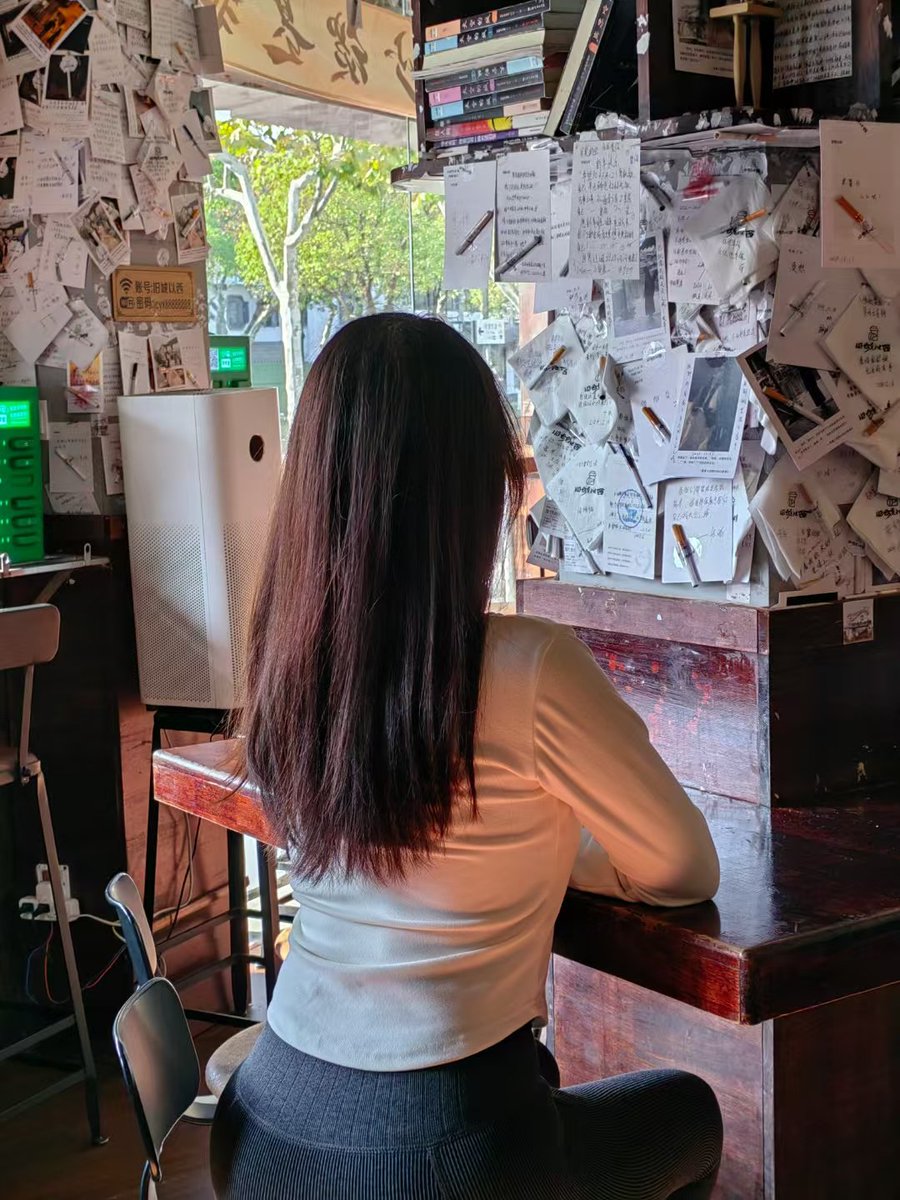 龟责最重要的就是把控节奏，刺激过头了容易秒射，刺激太少了又容易直接疲软；要对龟头保持不紧不慢的爱抚，让肉棒始终在射精的边缘挣扎。
如果节奏把控得好，快感细水长流，男生最后高潮时精液就不会正常射出来；而是会从马眼一股一股流出来。期间肉棒还会不停抽动，像坏掉的水龙头一样，很有观赏性。