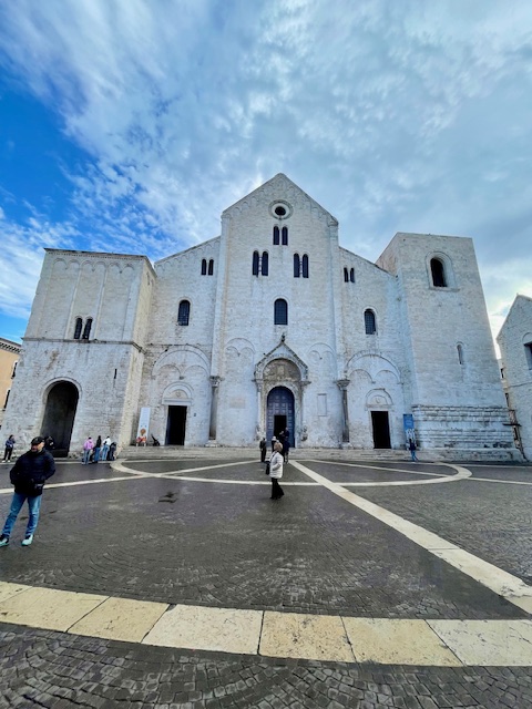 dr_politeness's tweet photo. Dopo la festa per la mente, la festa per gli occhi #Barivecchia Che splendore! https://t.co/dRp4okSI4e