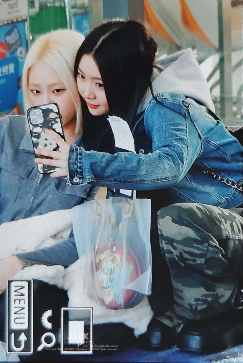 241220 입국 PRE_3

이때 찍은 셀카 주실  사람구함 (0/2)

#ICHILLIN #아이칠린 
#JACKIE #쟄과콩나물
#CHAERIN #크왕챌랑이