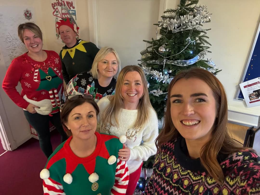 Diolch am yr holl gymorth, gwaneth y criw a staff y sîr godi £1000 I elusen Maggie's Centres🎄

Thank you for all of the support at our recent Charity collection. The crews, along with the Pembrokeshire Command team raised a total of £1000 for Maggie's Cancer Support Centres🎄🎅🏼