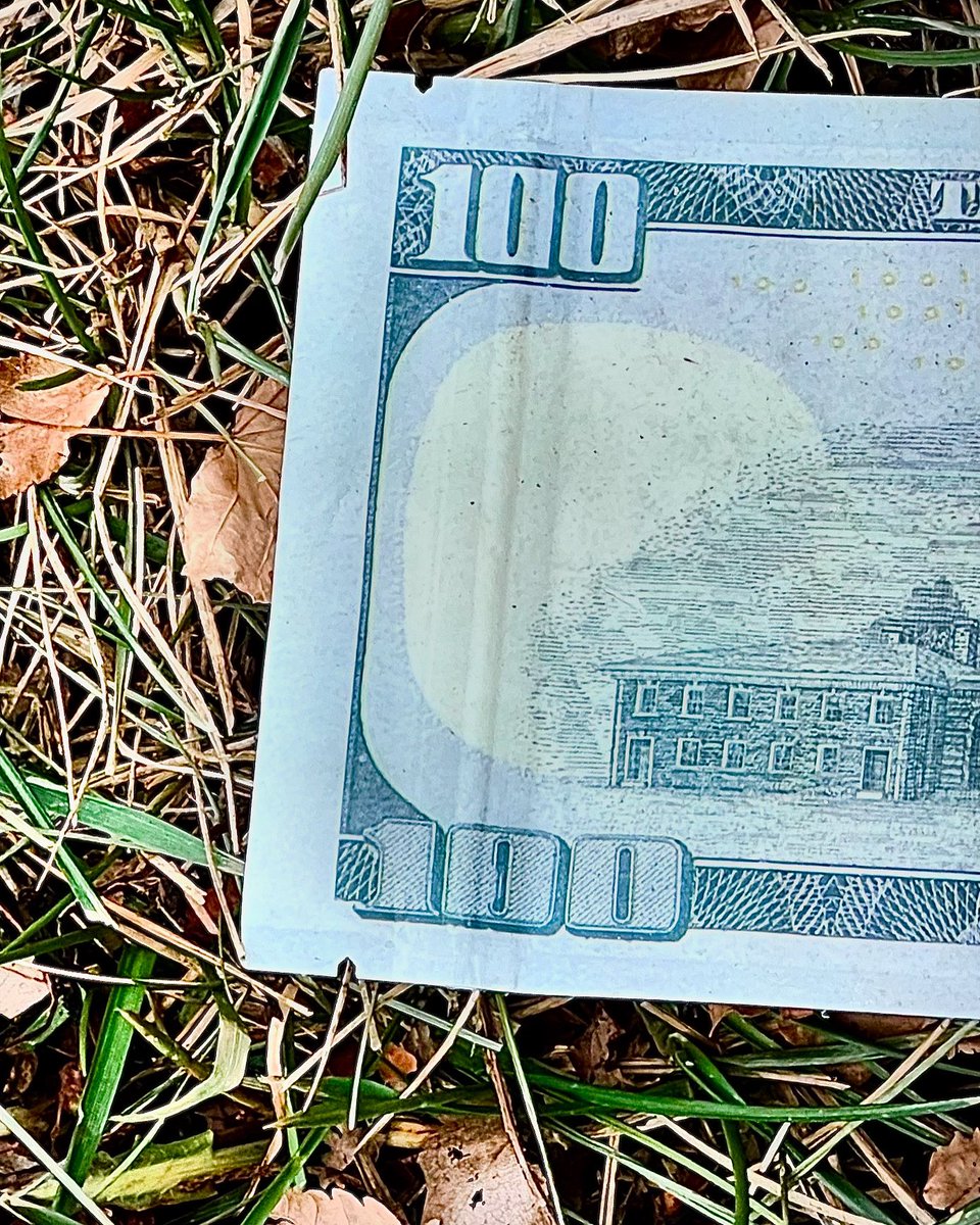 r_fototkr's tweet image. Morning 
#OnMyWalk  #coldhardcash #moneyhoney #realorfake #whatwouldyoudo