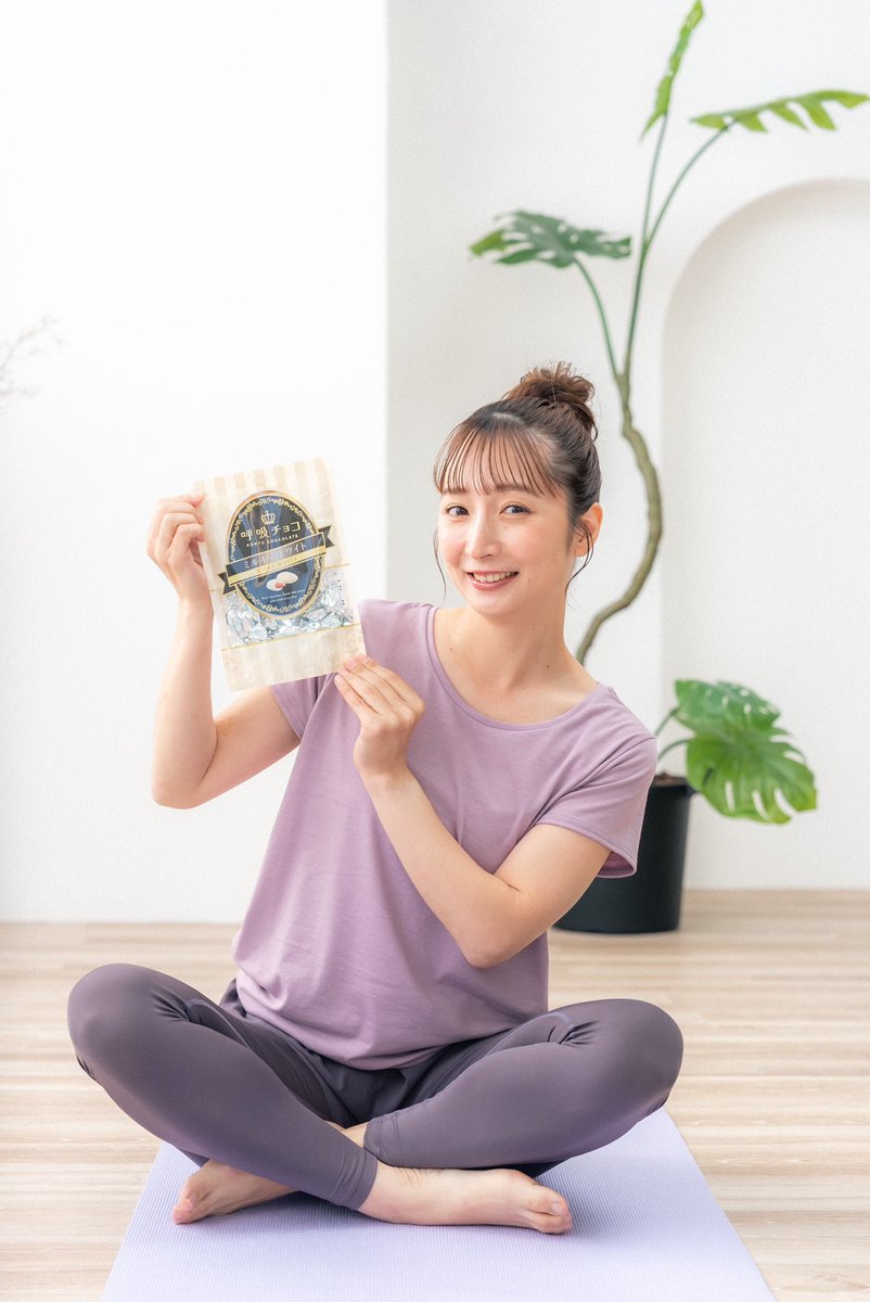 9kano6's tweet photo. みなさんお菓子のまるしげ様の #呼吸チョコ のCMご覧いただけましたか？🗣🍫

なんば駅前のエディオンなんば本店の大型ビジョンでご覧いただけます❣

スチール写真いただいたのでおすそ分け🫶

クリスマスパーティには呼吸チョコ絶対だよ🎄！！！！！ https://t.co/PZuk9iGgSe