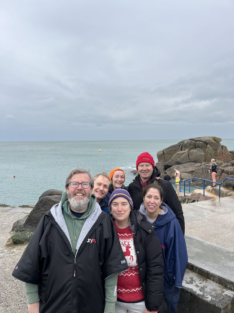 DunleavyBernard's tweet photo. Swim 308/365…the last day of Michaelmas Term with the Law Library Polar Bears! #AYearInTheDrink #365Swims #20thDecember #FortyFoot #Sandycove #LawLibraryPolarBears #5MinuteSwim #79400mIn308Swims @outdoorswimming @DLRTourism @RonanMcCrea https://t.co/MKGUw7lzv8
