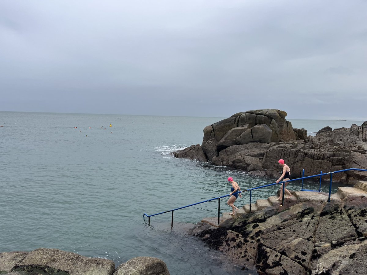 DunleavyBernard's tweet photo. @AtBarristers…cold enough to give you an ice-cream headache! Water Temp: 8.9 °C, Air Temp: 9.1 °C, Time: 5 Minutes #AtSwimTwoBarristers with @IanCallaway352 #Sandycove #FortyFoot #20thDecember #Swim308of365 https://t.co/pkEZAF7I4B
