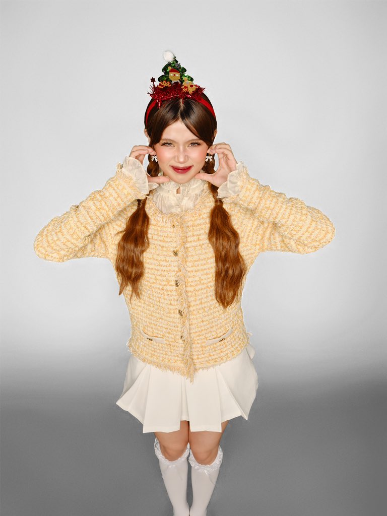 BINI_PH (@bini_ph) on Twitter photo #BINI : #BINI_JoyToTheWorld
<a href="/bini_maloi/">Maloi Ricalde ౨ৎ</a>’s bringing her warm holiday glow to your profiles! 🎄💖
With her Joy to the World frame, you can spread love, joy, and all the Christmas feels this season. 🌟
Click the link below and choose a frame!
🔗 twibbonize.com/binijoytothewo… #BINI : #BINI_JoyToTheWorld
<a href="/bini_maloi/">Maloi Ricalde ౨ৎ</a>’s bringing her warm holiday glow to your profiles! 🎄💖
With her Joy to the World frame, you can spread love, joy, and all the Christmas feels this season. 🌟
Click the link below and choose a frame!
🔗 twibbonize.com/binijoytothewo…
