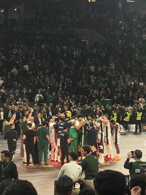 jstamato's tweet photo. @Baskonia What happened yesterday will not be forgotten. Respect from Greece💚❤️ https://t.co/0EIndOe2Dv