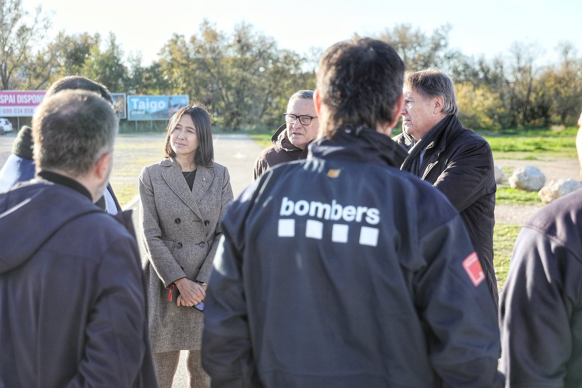 📍 La consellera <a href="/nuriaparlon/">Parlon #apeudecarrer #interioriseguretatpública</a> ha visitat els terrenys del futur parc de <a href="/bomberscat/">Bombers</a> i de la comissaria de <a href="/PLVNG/">Policia Local Vilanova i la Geltrú ◼ ◼ ◼ ◼</a>, acompanyada de l’alcalde del municipi <a href="/juanluisruizvng/">Juan Luis Ruiz /❤️</a>.