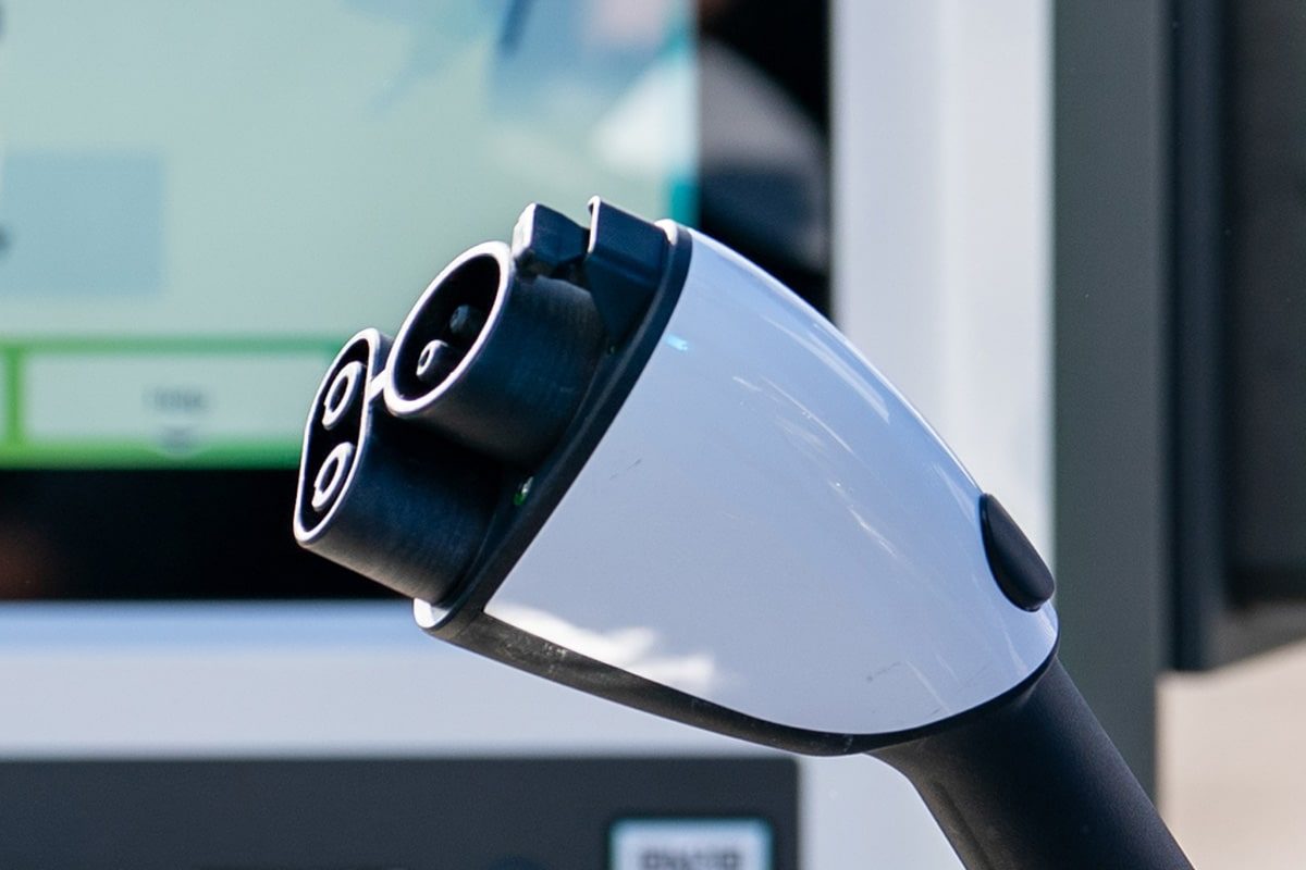 The transition team of future US President Donald Trump is said to be planning a far-reaching reversal of Biden's EV and emissions policy. Instead of transforming the transport sector, investments will flow more into the country's defence. electrive.com/2024/12/20/usa…