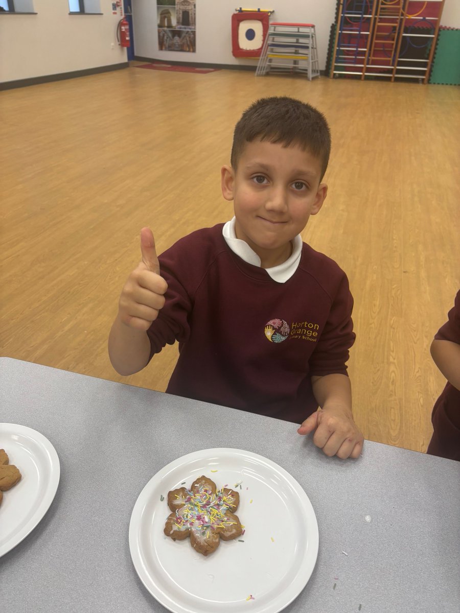 Children enjoying making snowflake biscuits with Miss Marshall and our school chef Andy as part of the Star Pupil event. Well done to all the children who consistently demonstrate our core school values to be able to attend!