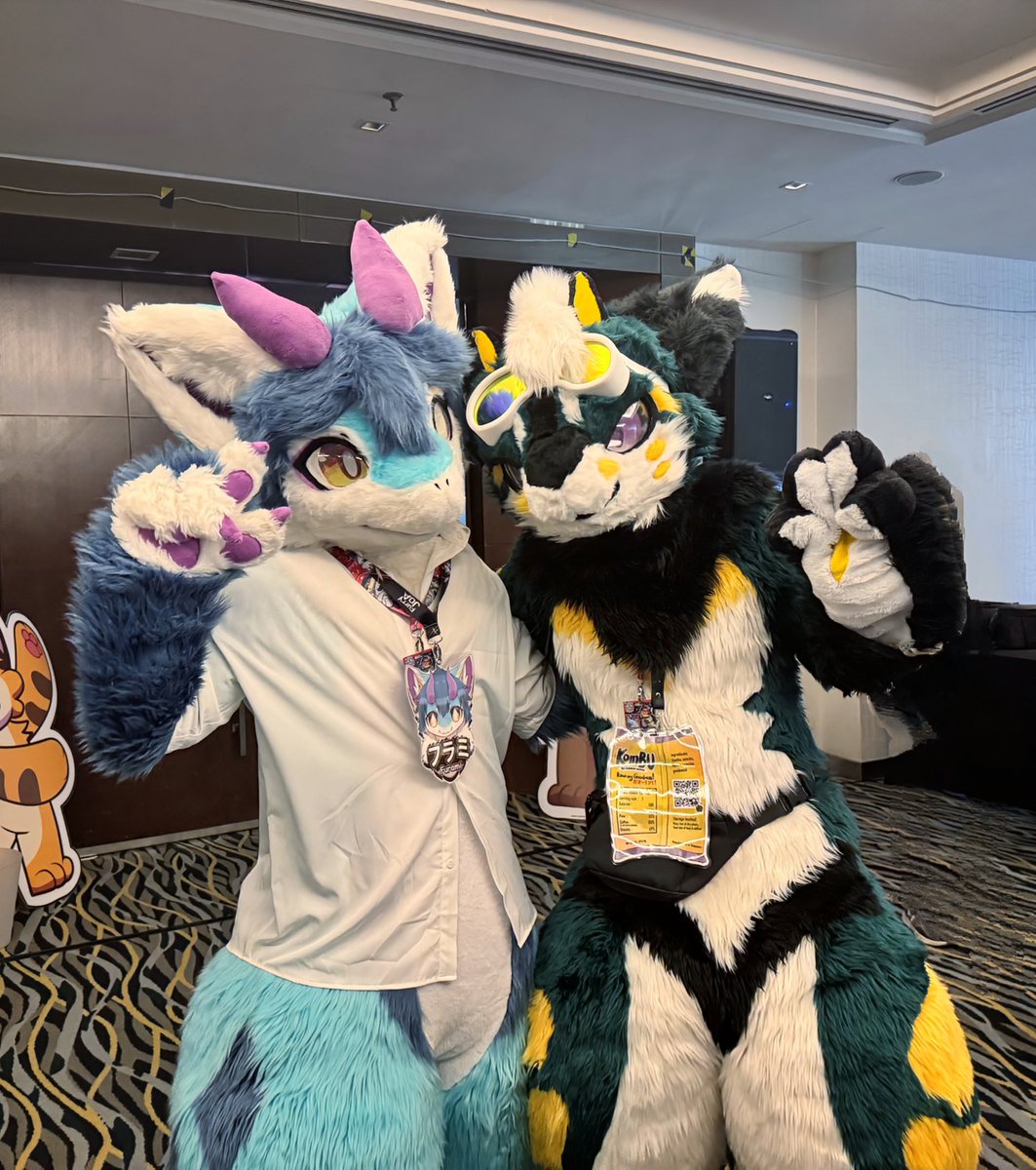 Had so much fun at FURUM 2024!!! Happy to meet all my friends again and meet new furs!!! 🥰🥰🥰🥰🥰
📸: Rion Minami
#furry #fursuit  #FursuitEveryday #FursuitFriday