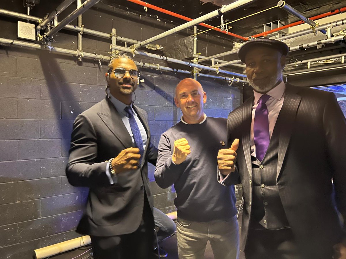 Hurdy amongst two legendary boxers David Hay and Lennox Lewis.

This weekend will see Usyk square off against Fury. Who is your pick for the heavyweight fight?