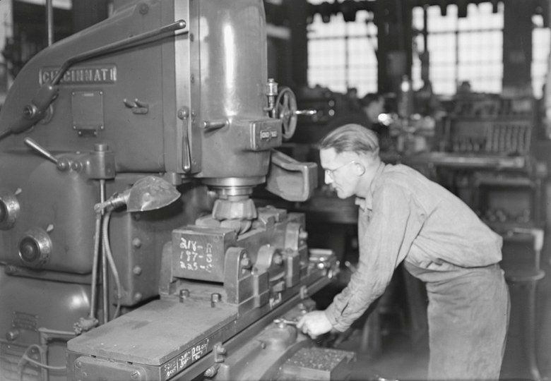 cnc_experts's tweet image. Great black and white image of CINCINNATI machine. Mould shop Whitall Tatum Co, New Jersey, USA. Can anyone guess the year?
credit to, copyright: Wikimedia Commons