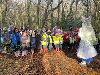 crowanschool's tweet photo. Yesterday, the whole school visited Tehidy Woods to see Rogue Theatre's Winter Wood performance. We had a lovely time, with the children particularly enjoying the 'fire  lady' and the delicious hot chocolate! Thank you to the PTA for helping fund this event for the children. https://t.co/plNwqyLe3E