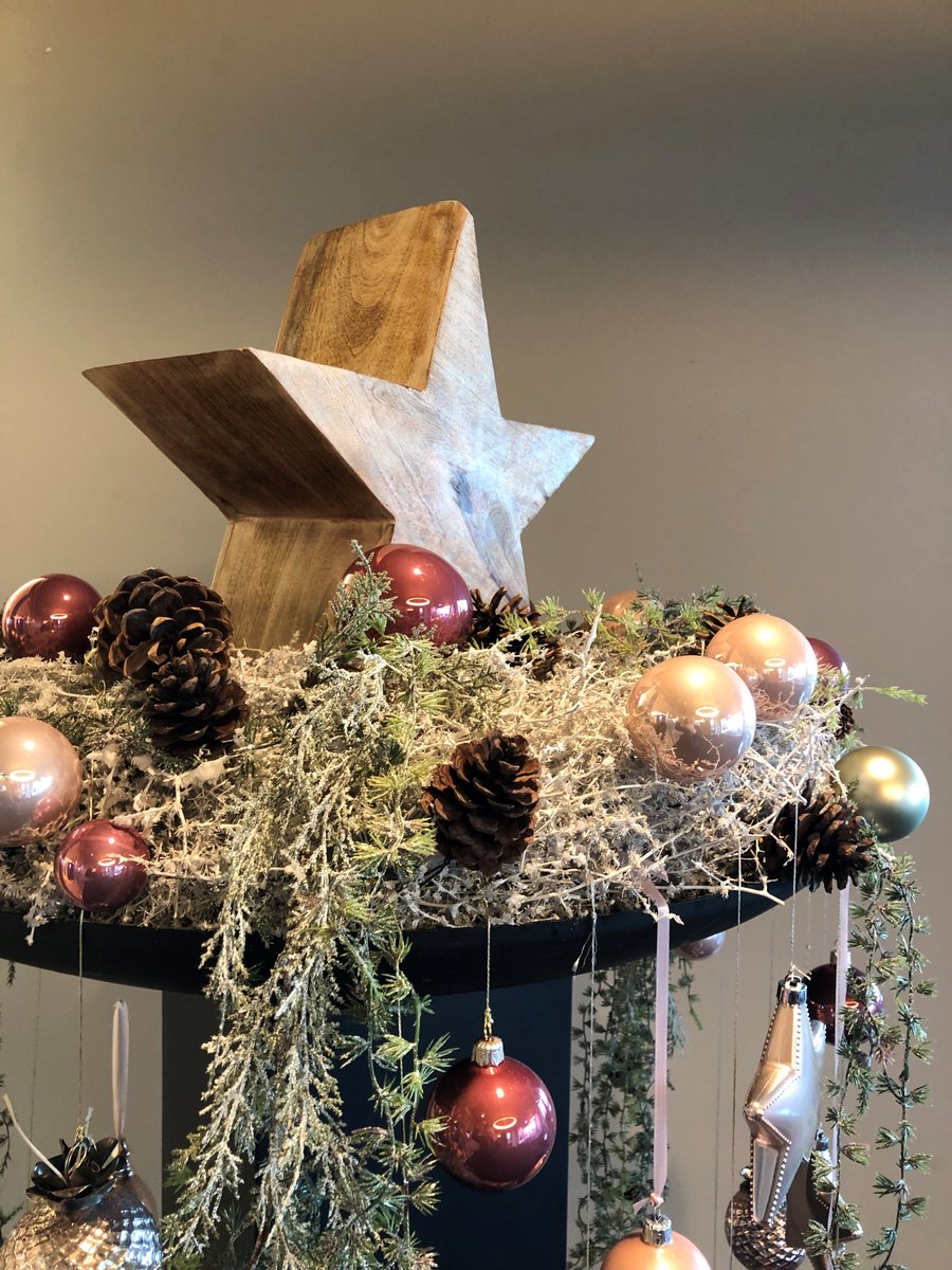 Die Gesundheits-, Sozial- und Integrationsdirektion  wünscht eine besinnliche Weihnachtszeit und einen guten Start ins Jahr 2025!
🎄
La Direction de la santé, des affaires sociales et de l'intégration souhaite de joyeuses fêtes de fin d'année et une excellente entrée en 2025 !