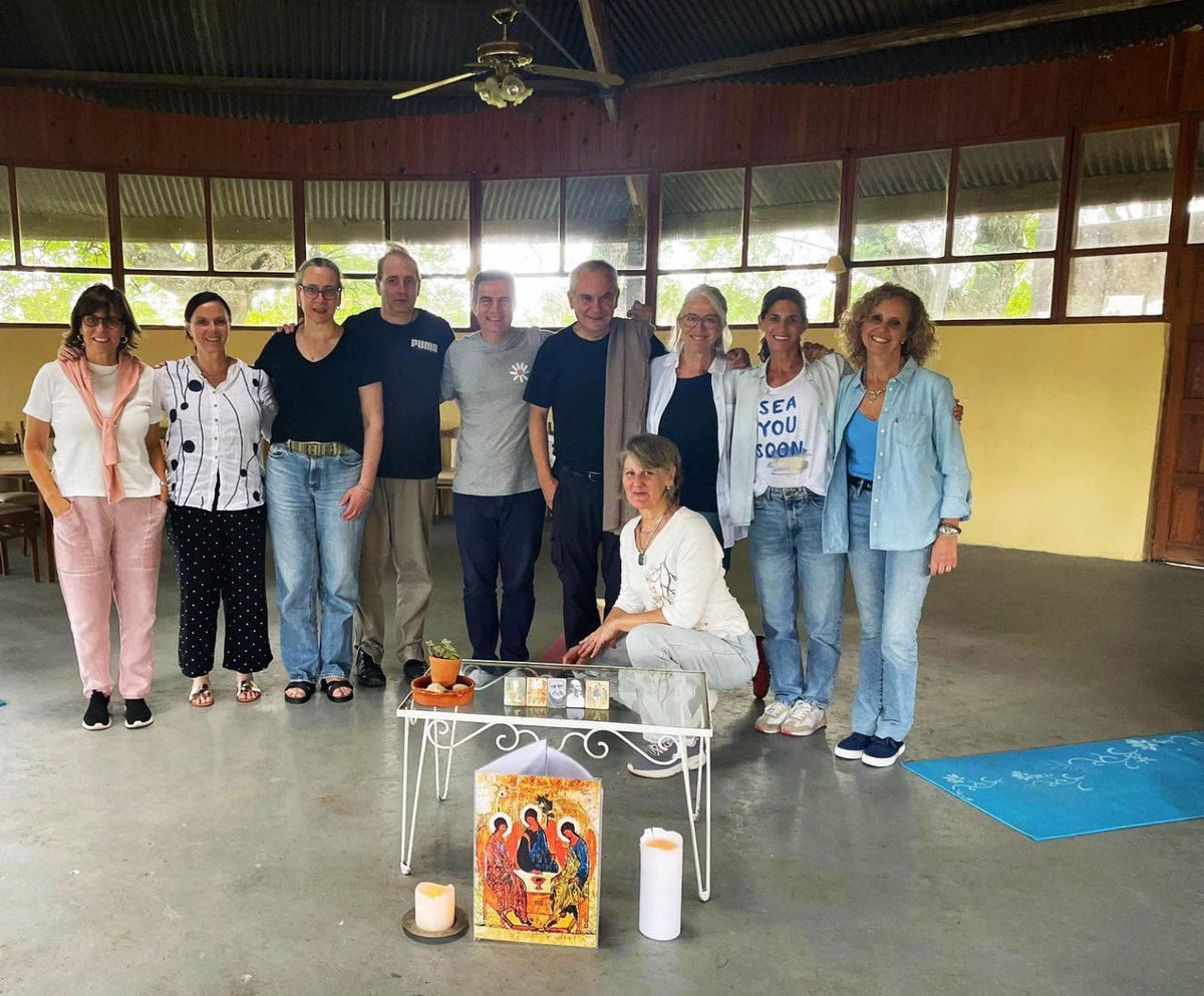 pablo_dors's tweet photo. Jornada de práctica meditativa con el seminario de silencio de Montevideo, en una preciosa hacienda. https://t.co/v8l69jmMrz