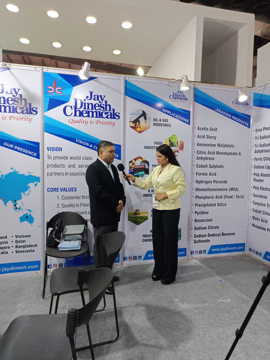 jay_chemical's tweet image. Jay Dinesh Chemicals Team At Global Chem Show - International Exhibition 2024 at Bombay Exhibition Center, Goregaon (E) Mumbai 
#globalchemshow2024 #globalchemshowmumbai2024 #BombayExhibitionCentre #bombayglobalchemshow #jaydineshchemicals #Participation #chemicalmanufacturer