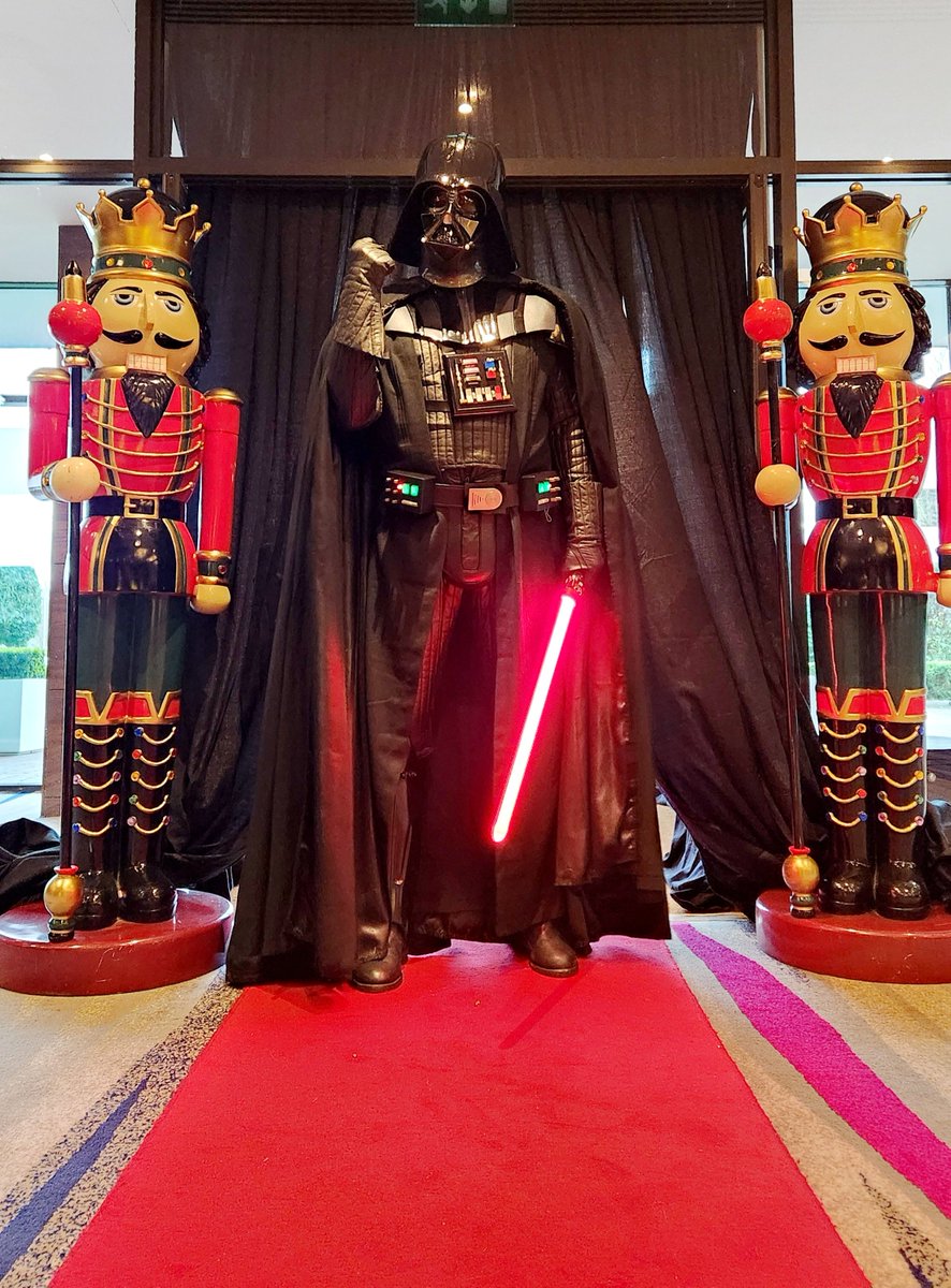 501stIreland's tweet photo. SL27478 is checking out the new Royal Guards to see if they are as good as the last ones.
They definitely have a new armour design - quite festive, if you ask us 🎄
#501stIreland #Sithmas #SithLord #Vader #DarthVader #RoyalGuard #aoibheannspinktie https://t.co/XIv29qkDcG