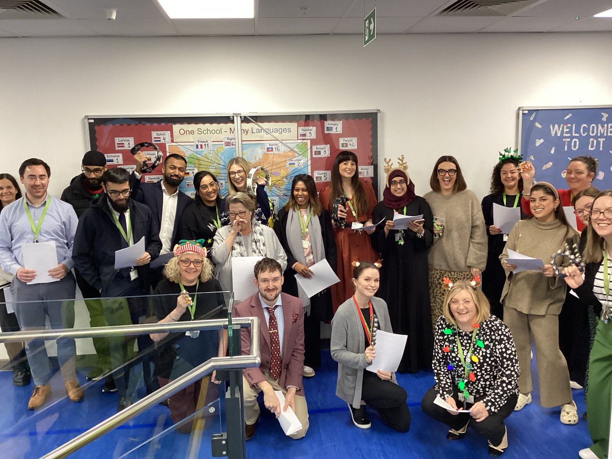 Such a lovely start to the day as some of our amazing staff greeted students this morning with festive carols! 🎶✨ The holiday spirit is truly in the air. #HolidayCheer #StaffJoy #CommunitySpirit