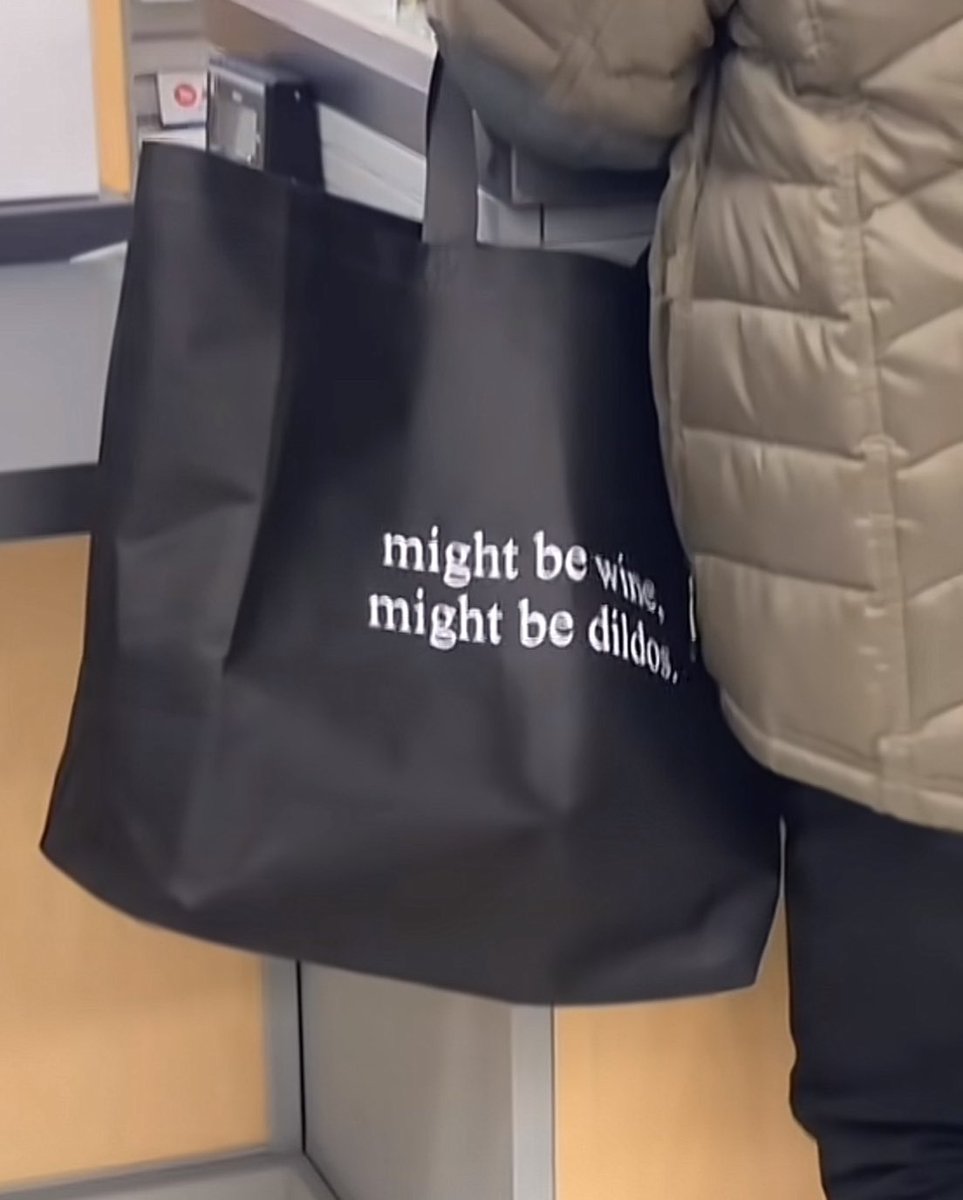 Maar wij weten toch allang wat je erin hebt zitten <a href="/EvaUitBrugge/">Eva’s kutbrugje</a> en dat is geen wijn 🤪