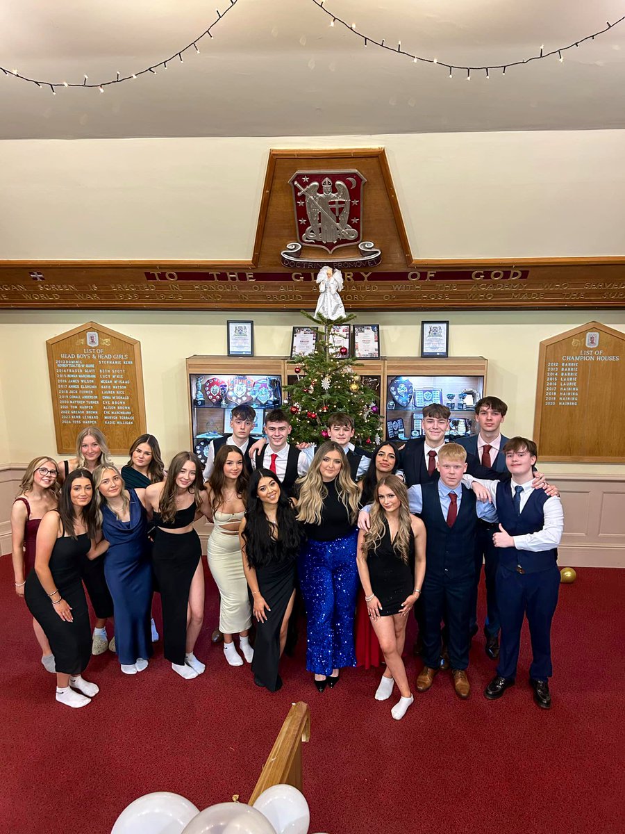 Annual Higher Geography photo at the Christmas Ceildh 🎄✨