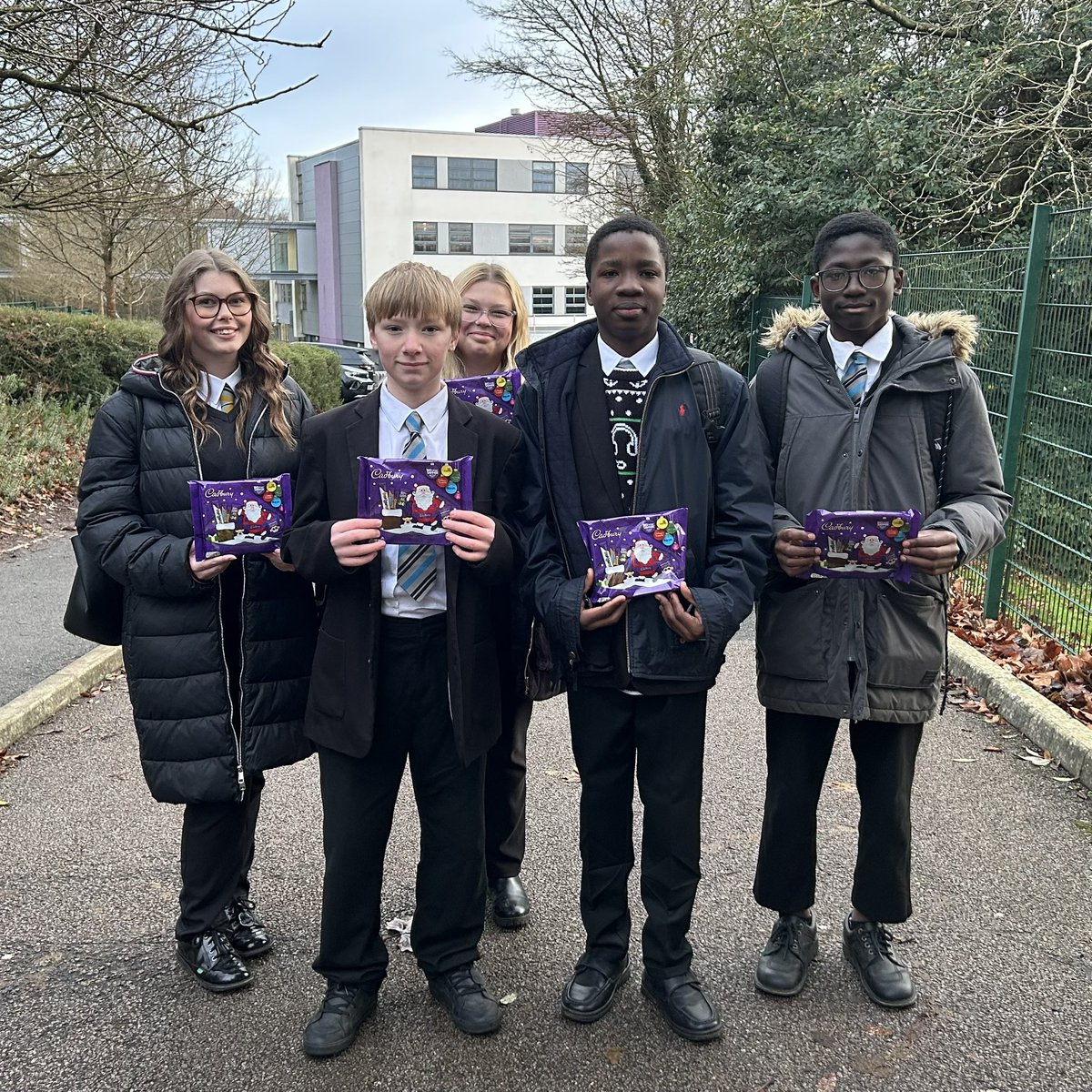 TheWellsAcademy's tweet photo. Well done to the Friday and final winners of our #InSchoolOnTime Challenge!
Students are chosen at random based on the order they walk through the gate.
Prizes have been up for grabs all week for students that have been ‘In School, On Time’! Remember, every minute counts! https://t.co/mqJmg4PdEs