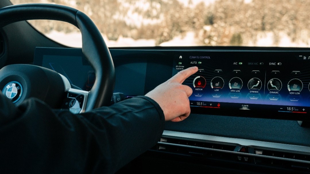 BMW's tweet photo. Sometimes on cold days like these ... you just wanna lock in and hibernate. 🦫
📸 (IG) : georgecolbeanu #BMWRepost
The BMW iX xDrive40. 100% electric.
#THEiX #BMW
DISC. https://t.co/ect52evhwl