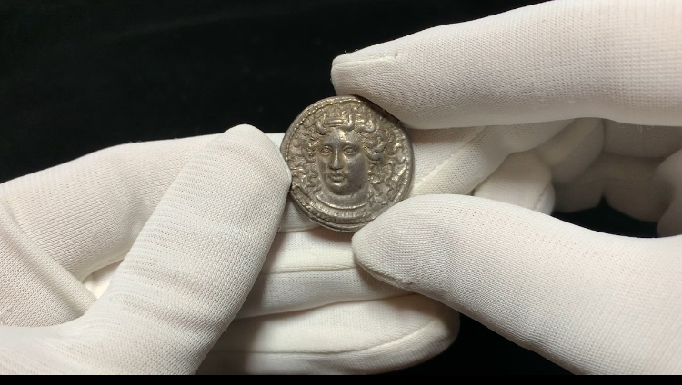 NoonansAuctions's tweet photo. September 25 was a record-breaking day for the sale of Greek Coins at Noonans. The Neale Collection comprising 74 lots sold for a hammer price of £788,345 and was 100% sold.
https://t.co/feH21dzkEu
#numismatics #coins #greekcoin #coincollector https://t.co/URQpXxgJjp