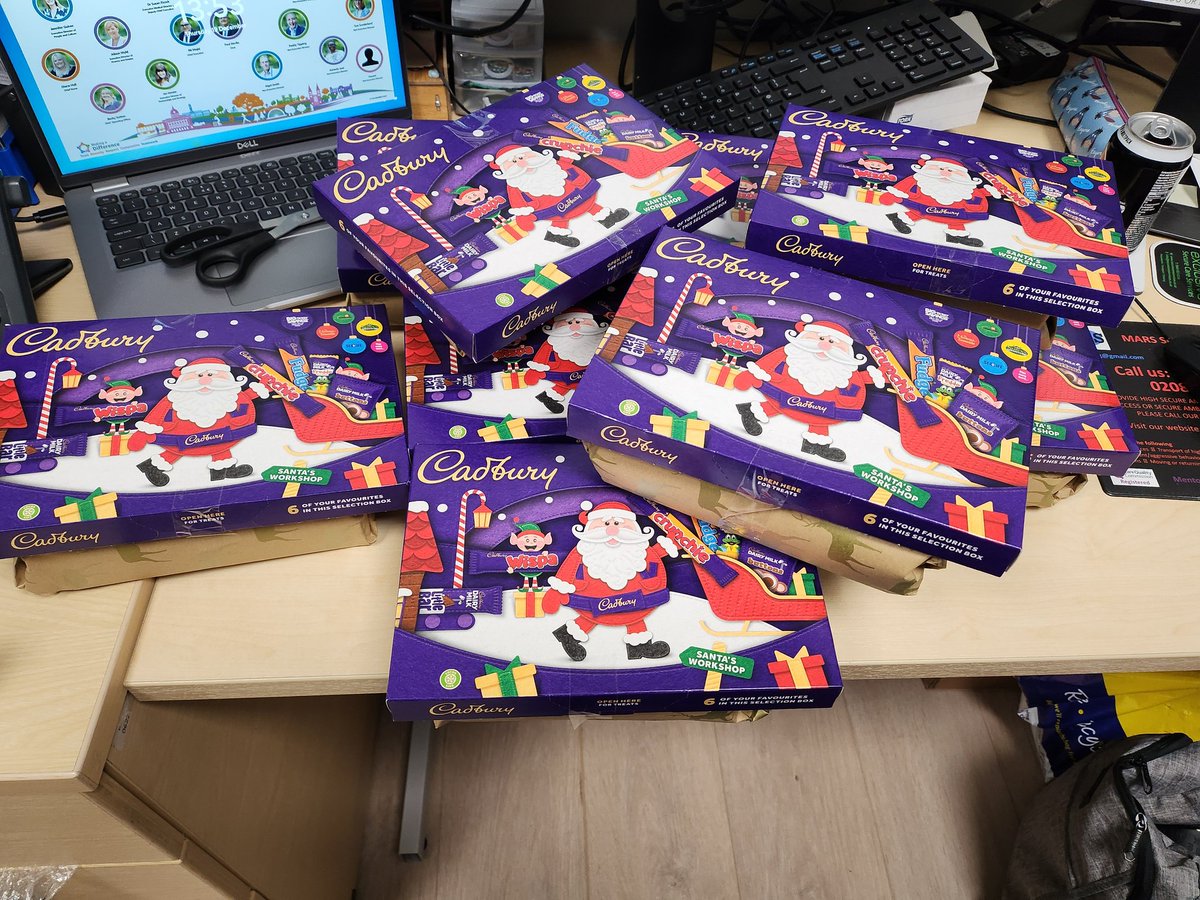 Robinward24's tweet photo. Robin ward patients Christmas 🎄 presents from @LeagueOfFriends @NottsHealthcare all ready for christmas day🎄#robinward #Christmas #nottshc https://t.co/4AhIrJTg3R