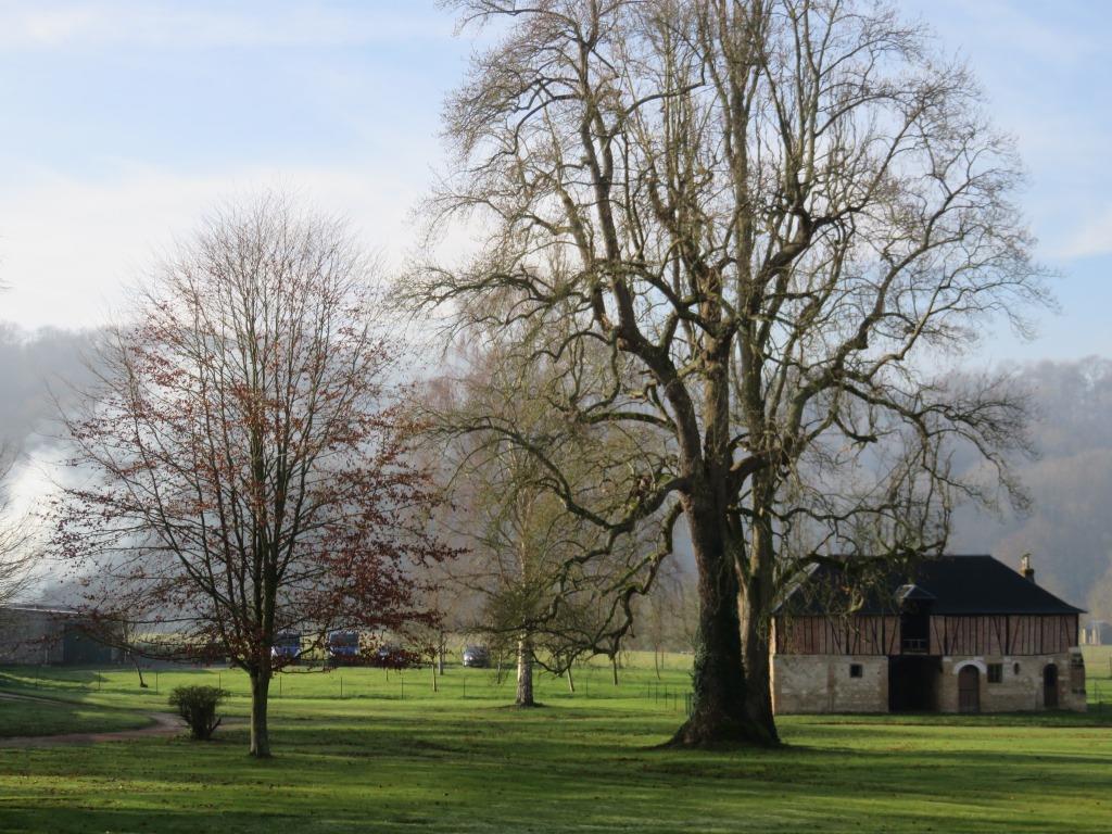 AbbayeNormandie's tweet photo. Lumière d'hiver à l'abbaye du Bec-Hellouin...
Winter light at the Bec-Hellouin Abbey...
#Eure #BecHellouin #Normandie https://t.co/9ca5ijM1kN
