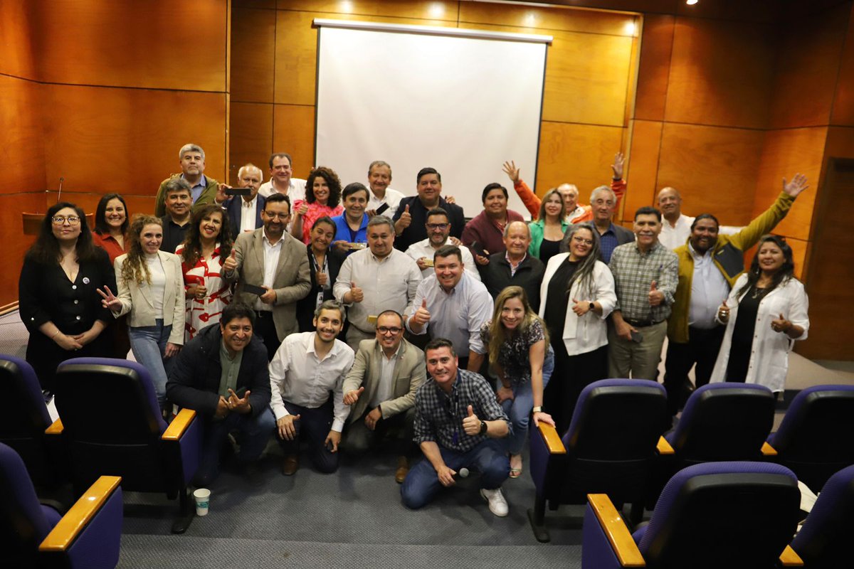 HectorPachecor's tweet photo. Participando en Jornada Capacitación de Consejeros Regionales en Localidad de Pichilemu, con asistencia de mayoría de #CORE de diversas #Regiones, dónde hemos aprovechado de despedir a colegas y dirigentes.. Felicitaciones a los organizadores y a #ANCORE @FMConquistador @biobio https://t.co/dhR0iqhZdG