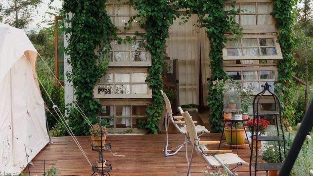 bkkmenuliving's tweet image. ปลายปี อากาศดีๆ แบบนี้ เราชวนขึ้นเหนือไปซึมซับธรรมชาติ รับพลังงานดี ๆ ฮีลใจกันที่ ‘จดหมายจากเชียงดาว’ บ้านพักหลังน้อยสไตล์กระท่อมในอำเภอเชียงดาว จังหวัดเชียงใหม่
.
Photo by จดหมายจากเชียงดาว
.
#BKKLIVING #WheretoStay #TheLetterfromChiangDao #Chiangmai #Chiangdao