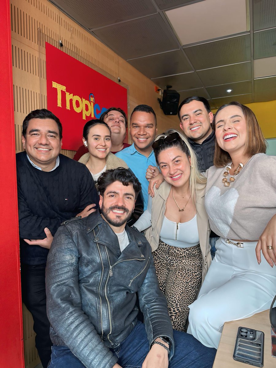 Jimmy Vásquez y Desciré Díaz  en  #CómoAmanecióBogotá .

#JimmyVasquez #DesciréDíaz

<a href="/jimmyvasquezart/">Jimmy Vásquez</a>