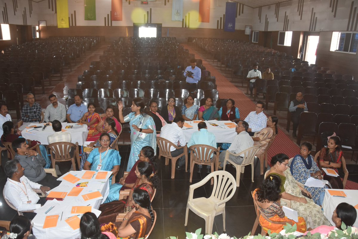 SainikBijapur's tweet image. #SainikSchoolBijapur hosted an offline #CapacityBuildingProgram ( CBP) on 19 Dec , topic #ArtIntegration' under the aegis of #CBSE #COEBengaluru. Wealth of takeaways for the 58 participants from the two eminent Resource person in a packed day.
#TeachersTrainingProgram 
#NEP2020.