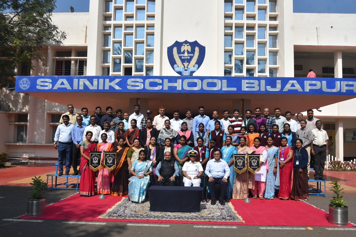 SainikBijapur's tweet image. #SainikSchoolBijapur hosted an offline #CapacityBuildingProgram ( CBP) on 19 Dec , topic #ArtIntegration' under the aegis of #CBSE #COEBengaluru. Wealth of takeaways for the 58 participants from the two eminent Resource person in a packed day.
#TeachersTrainingProgram 
#NEP2020.