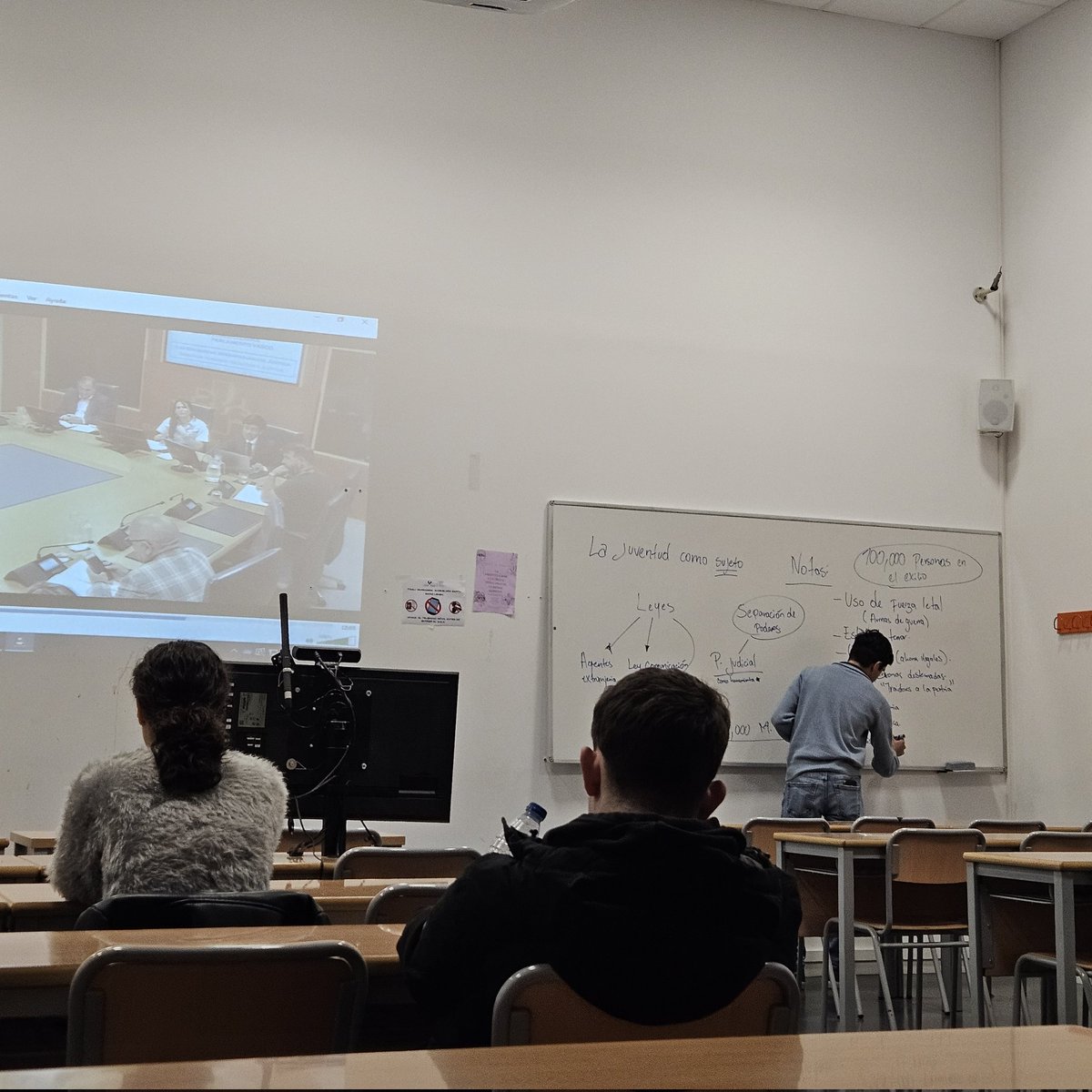 Tuve la oportunidad de compartir en la clase de Constitución y Globalizacion de la Universidad del País Vasco sobre la situación actual en #Nicaragua, el abuso a la Constitución y las juventudes como sujetos políticos en la resistencia nicaragüense. 

#SolidaridadConNicaragua