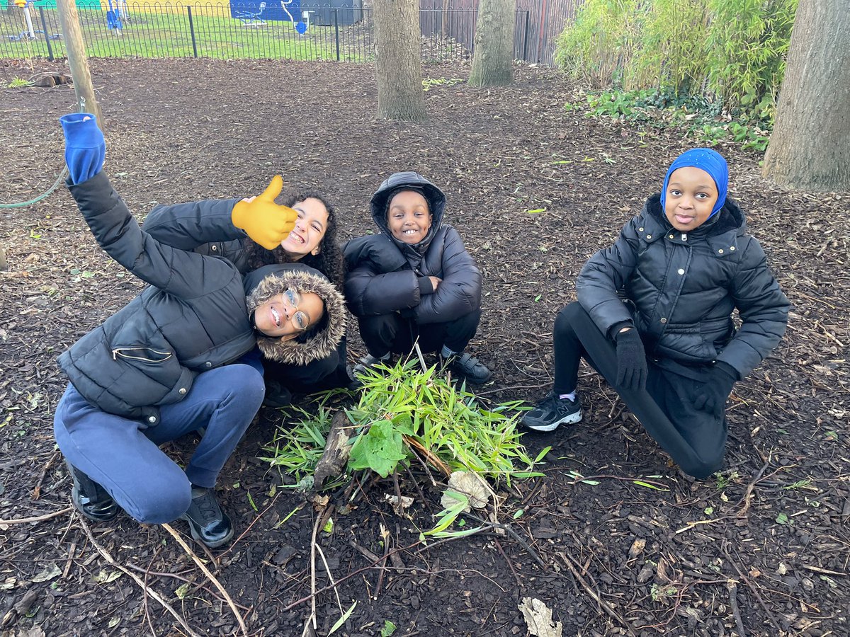 LarkHallPrimary's tweet photo. Year 5 worked collaboratively and creatively when building shelters out of sticks and leaves today for STEAM week. We even had an appearance from a Christmas Helper. #Larkalbert #lhbattersea #LHSTEAMweek #lhblp π πΊ π
https://t.co/fHhU9yCFkf