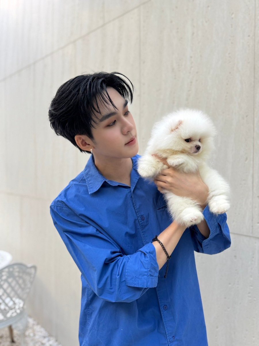 Auautnp's tweet photo. อยู่ใกล้หมาระวังเเพ้ขน อยู่ผมระวังเเพ้ใจ🐶 
#auautnp https://t.co/UqBEwUPBWR