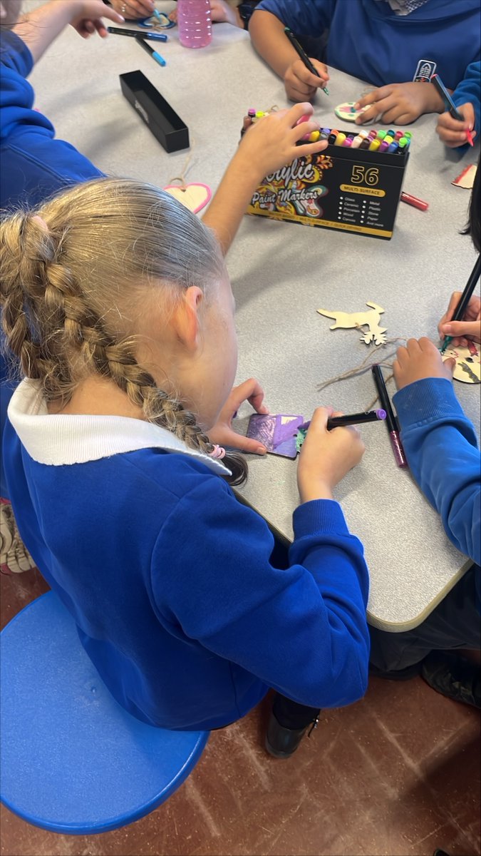 The 3 classes with the best attendance this term were 5SR, 3KH and 3LS🎉
These classes have shown outstanding dedication and commitment, so we celebrated their hard work with an afternoon of exciting activities! 
Let's continue to strive for excellence and make every day count!