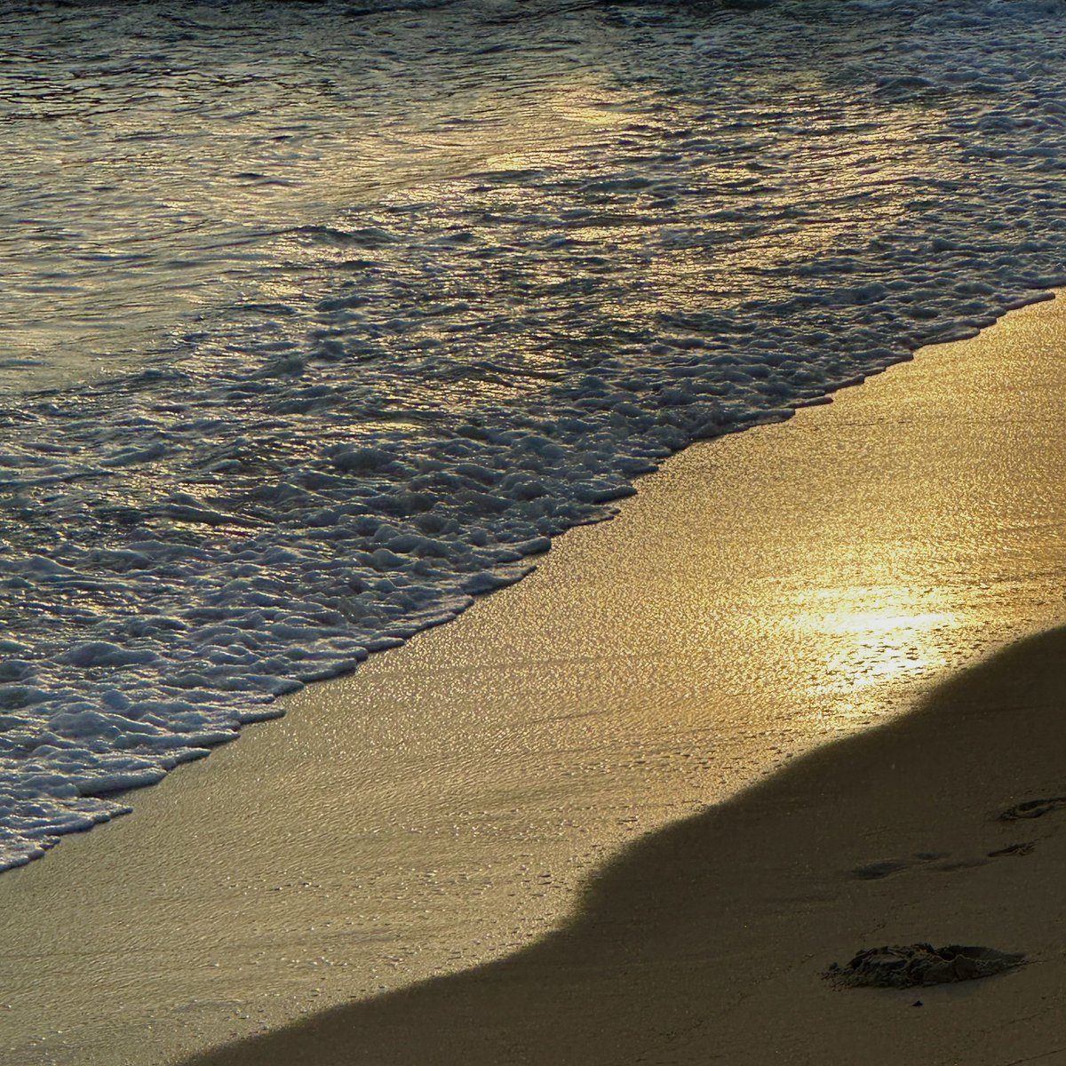 ส่งรูปท้องฟ้าให้ใคร แปลว่าอยากให้มาเห็นด้วยกัน :— )