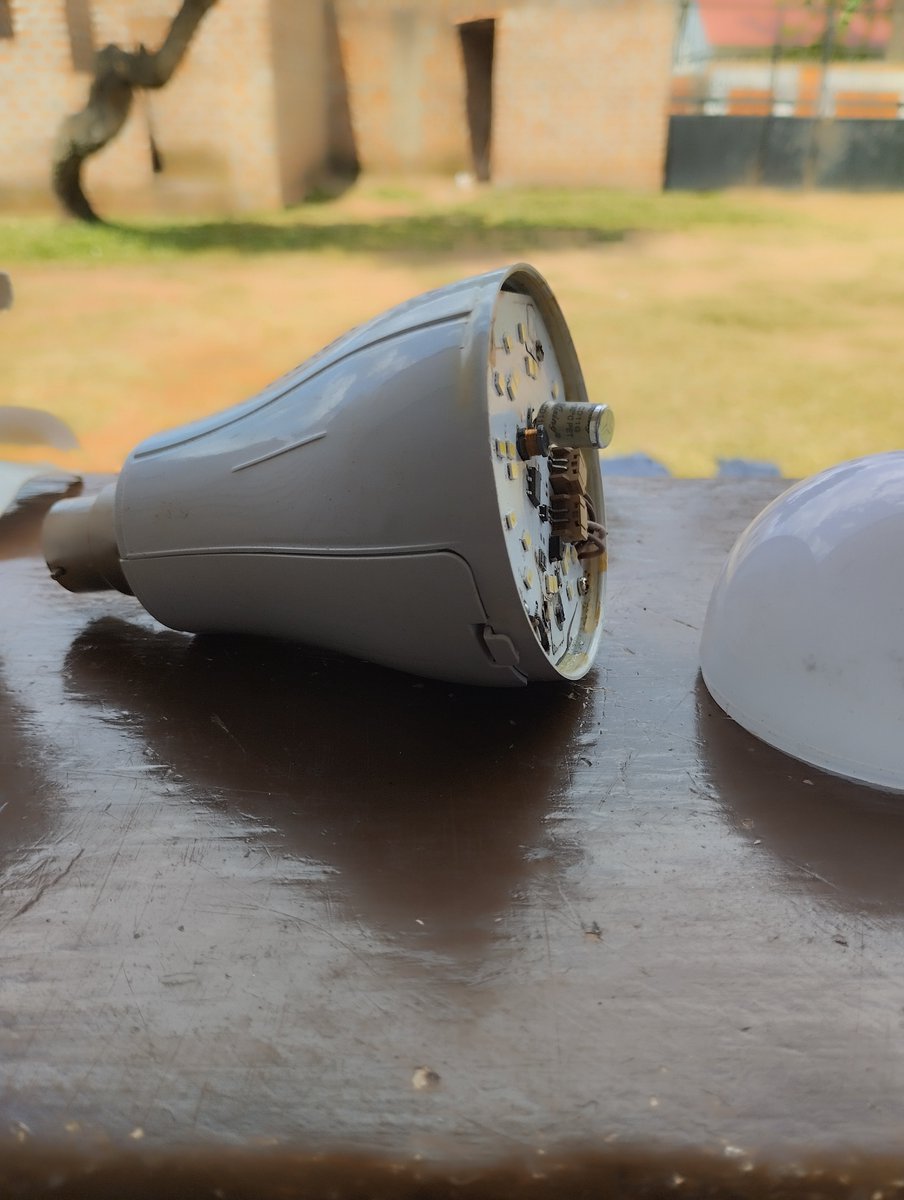 KiapiKFreddie76's tweet image. @UNBSug this want we get on the market today #Fake bulbs made in China today and assembled in Uganda🇺🇬 @MEMD_Uganda @URAuganda @mtic_uganda @ucpaUG @ConsentUganda 
#ConsumerRights 
#consumerprotectionUG