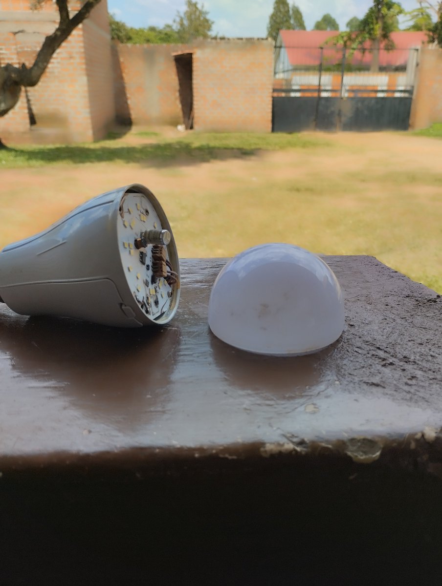 KiapiKFreddie76's tweet image. @UNBSug this want we get on the market today #Fake bulbs made in China today and assembled in Uganda🇺🇬 @MEMD_Uganda @URAuganda @mtic_uganda @ucpaUG @ConsentUganda 
#ConsumerRights 
#consumerprotectionUG