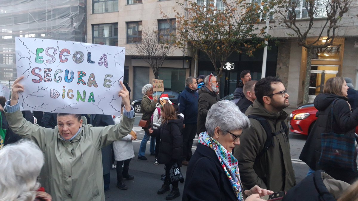 BNGACorunha's tweet photo. Esta mañá comezou para nós apoiando as familias da ANPA do CEIP de Prácticas @PracticasLoita por un centro seguro e digno. Frente ao abandono institucional a súa acción! Alí estiveron, acompañando a mobilización, @MercedesQueixas e @DavidAjdhar https://t.co/MTmlGeDZ2A